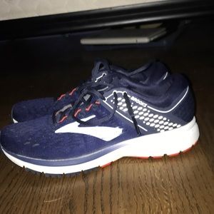brooks men's ravenna 9